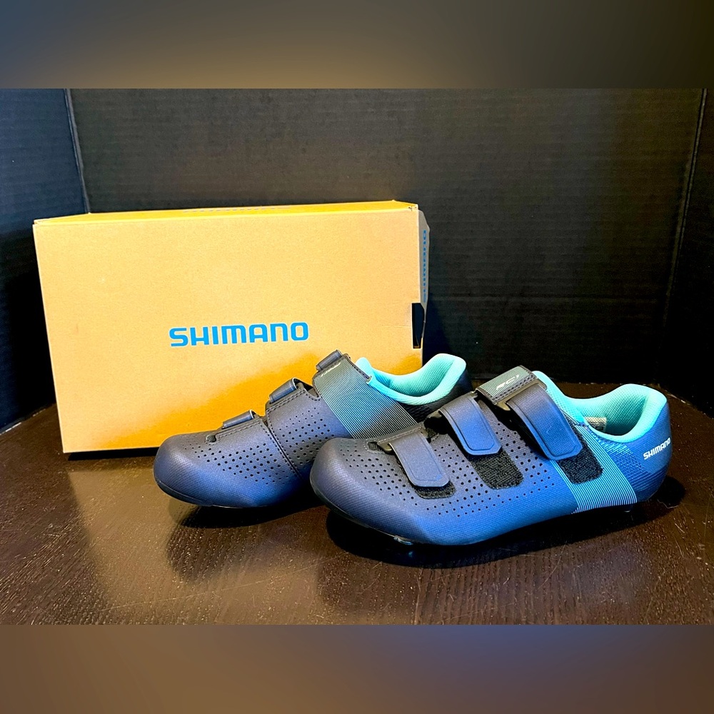 Brand new in the original box women’s Shimano RC1W dynalist cycling shoes Size 7